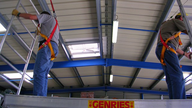 Axécime propose des formations aux travail en hauteur, à la sécurité en hauteur et à l'utilisation des EPI.